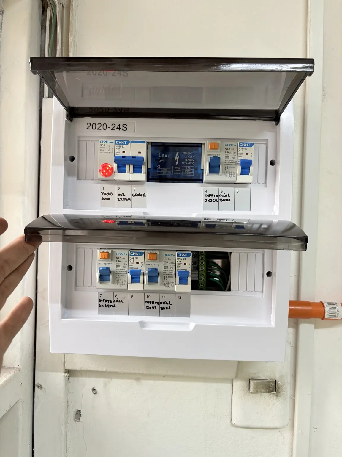 Renovación de tablero eléctrico en panadería de Macul, trabajo realizado por Claridad Sustentable en Macul, Santiago